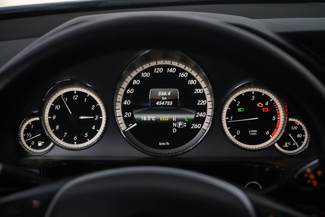 MERCEDES-BENZ E 2012