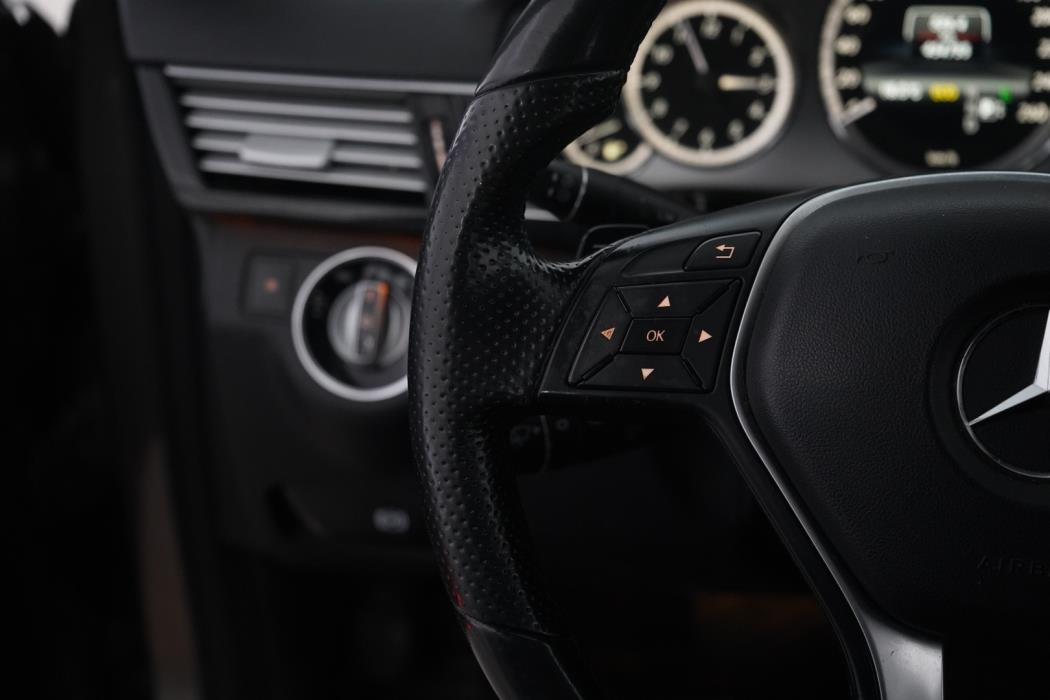 MERCEDES-BENZ E 2012