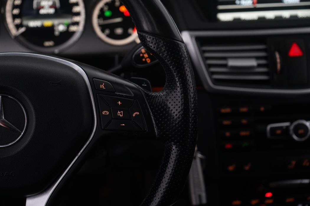 MERCEDES-BENZ E 2012