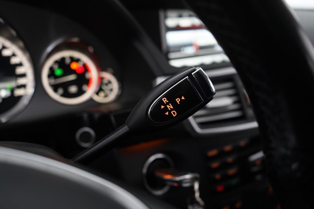 MERCEDES-BENZ E 2012