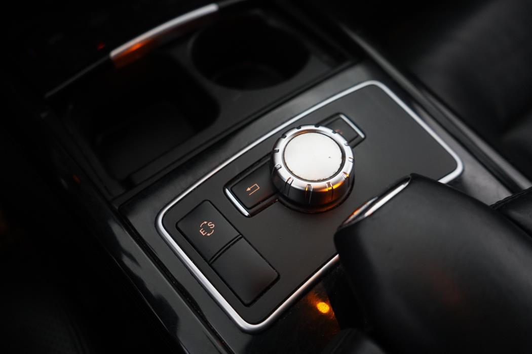 MERCEDES-BENZ E 2012