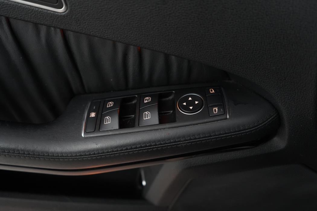 MERCEDES-BENZ E 2012