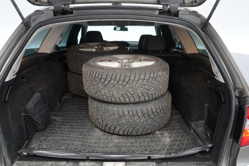 MERCEDES-BENZ E 2012