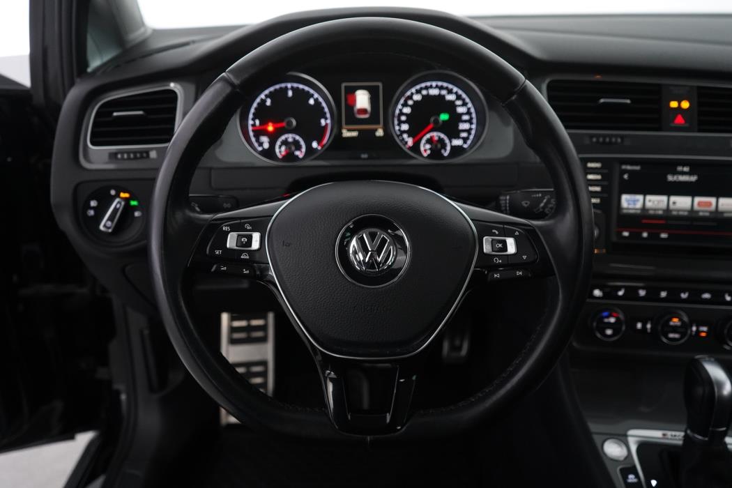 VOLKSWAGEN Golf 2016
