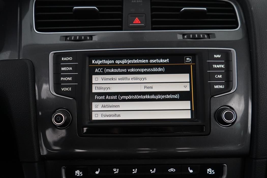 VOLKSWAGEN Golf 2016