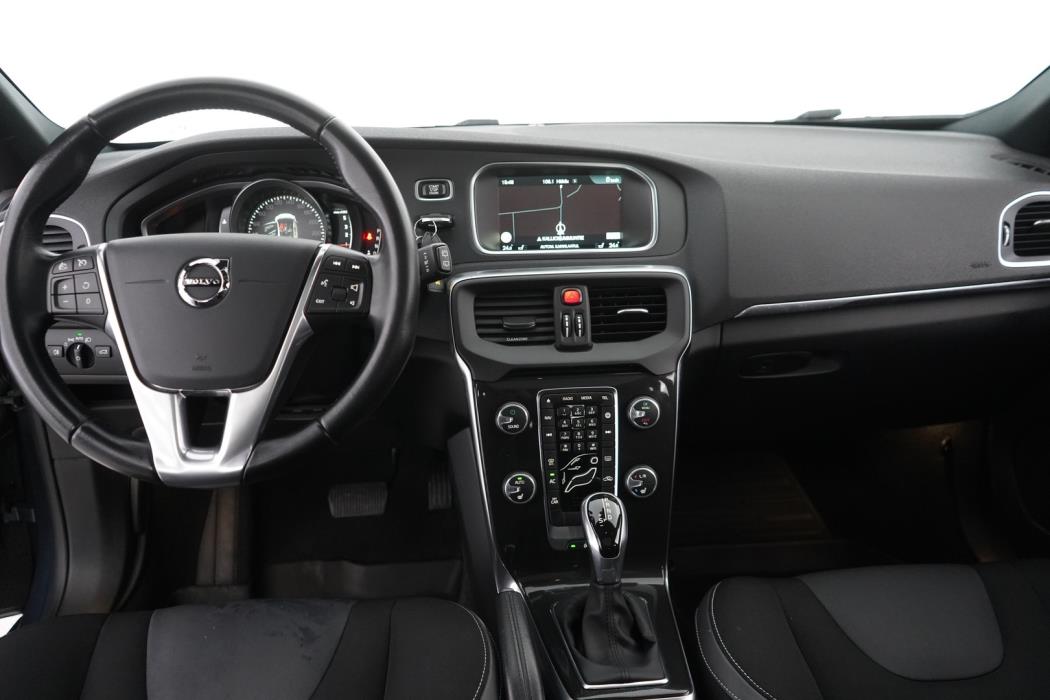 VOLVO V40 2017