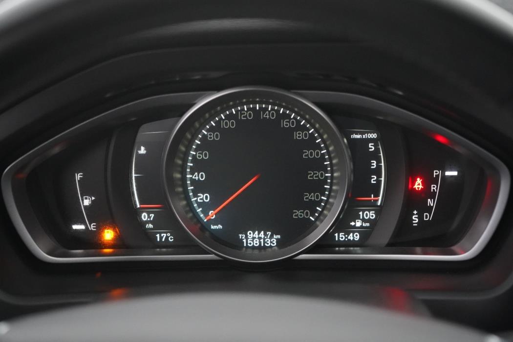 VOLVO V40 2017