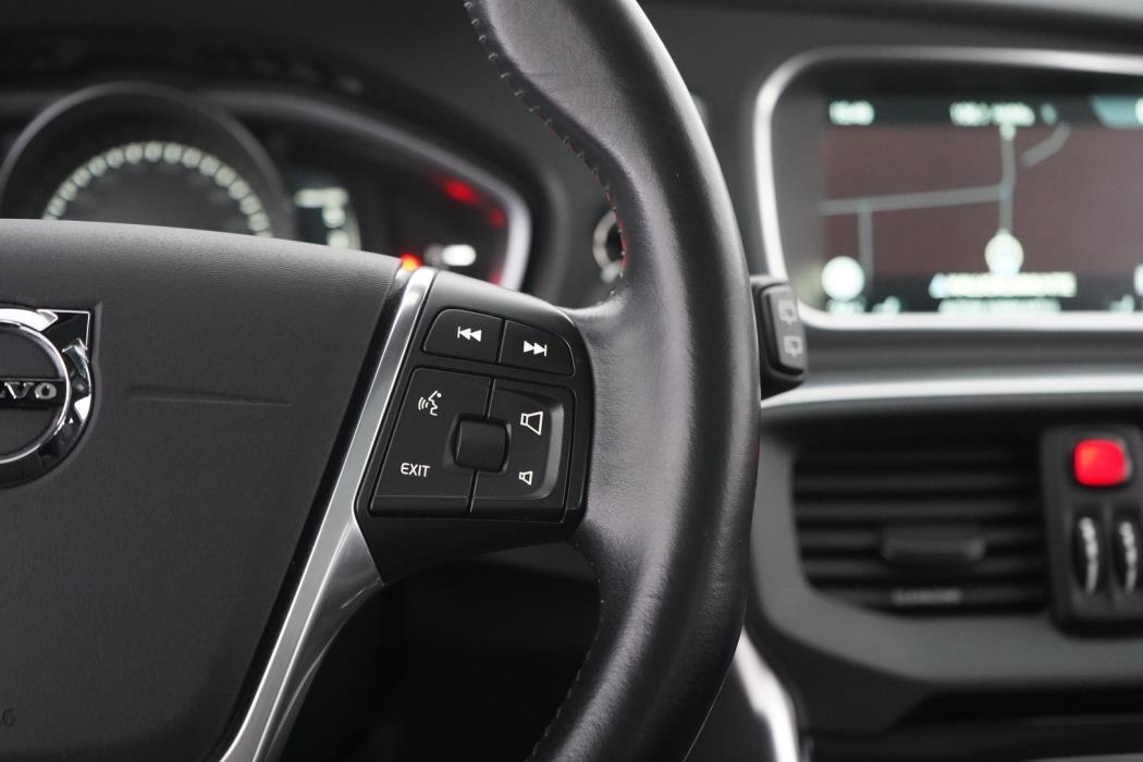 VOLVO V40 2017