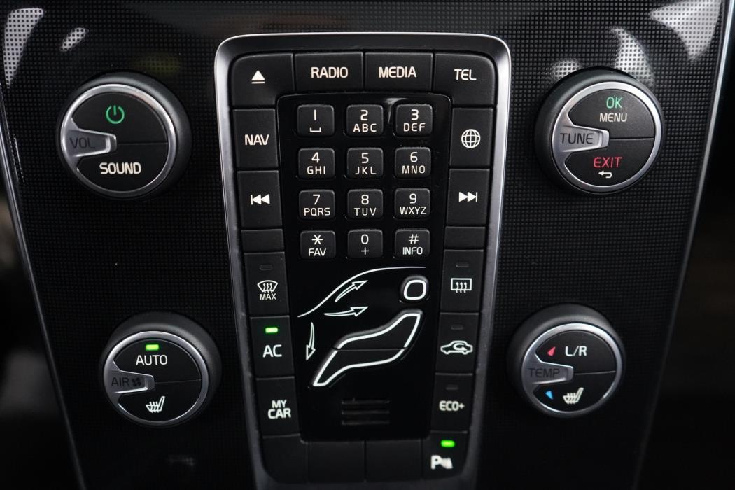 VOLVO V40 2017