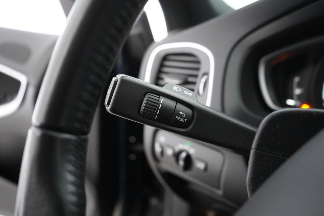 VOLVO V40 2017