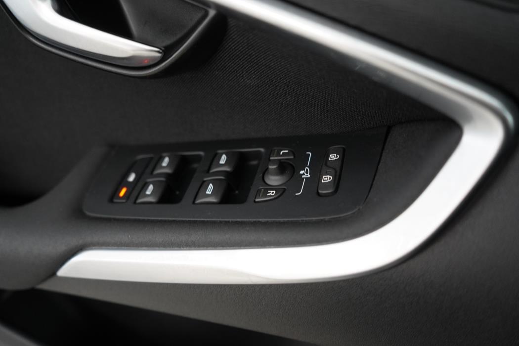 VOLVO V40 2017