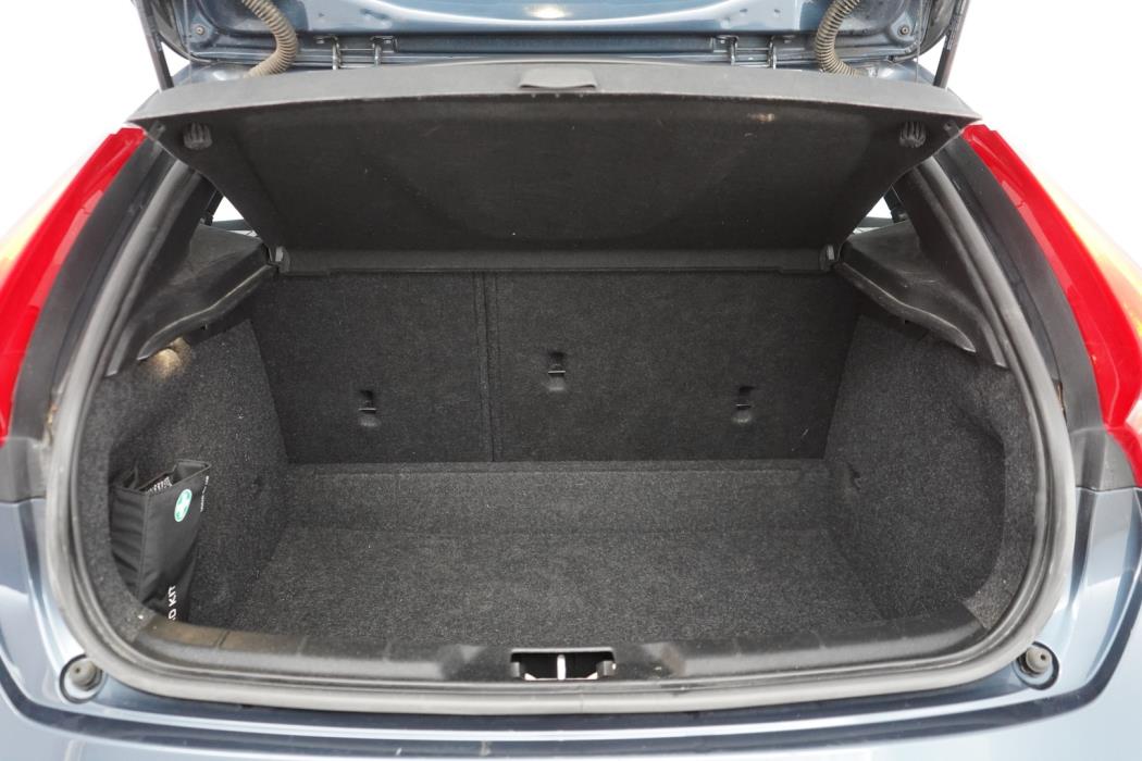 VOLVO V40 2017