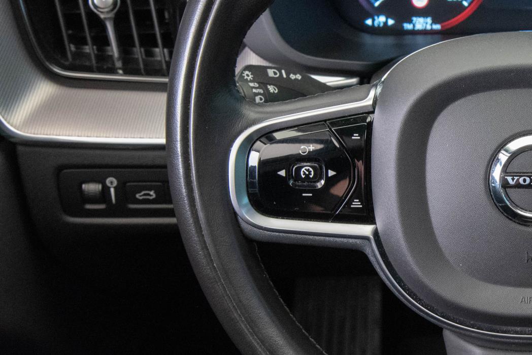 VOLVO XC60 2020