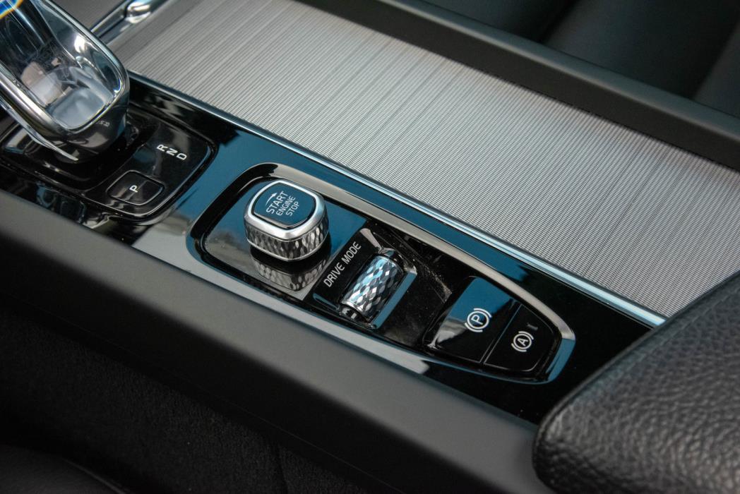 VOLVO XC60 2020