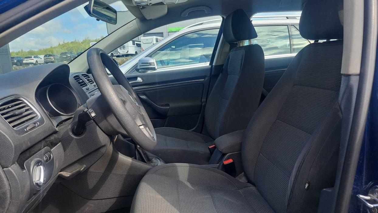VOLKSWAGEN Golf 2009