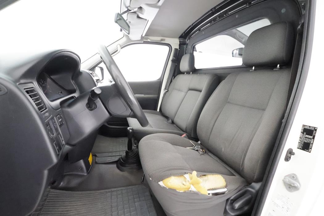 TOYOTA Hiace 2012
