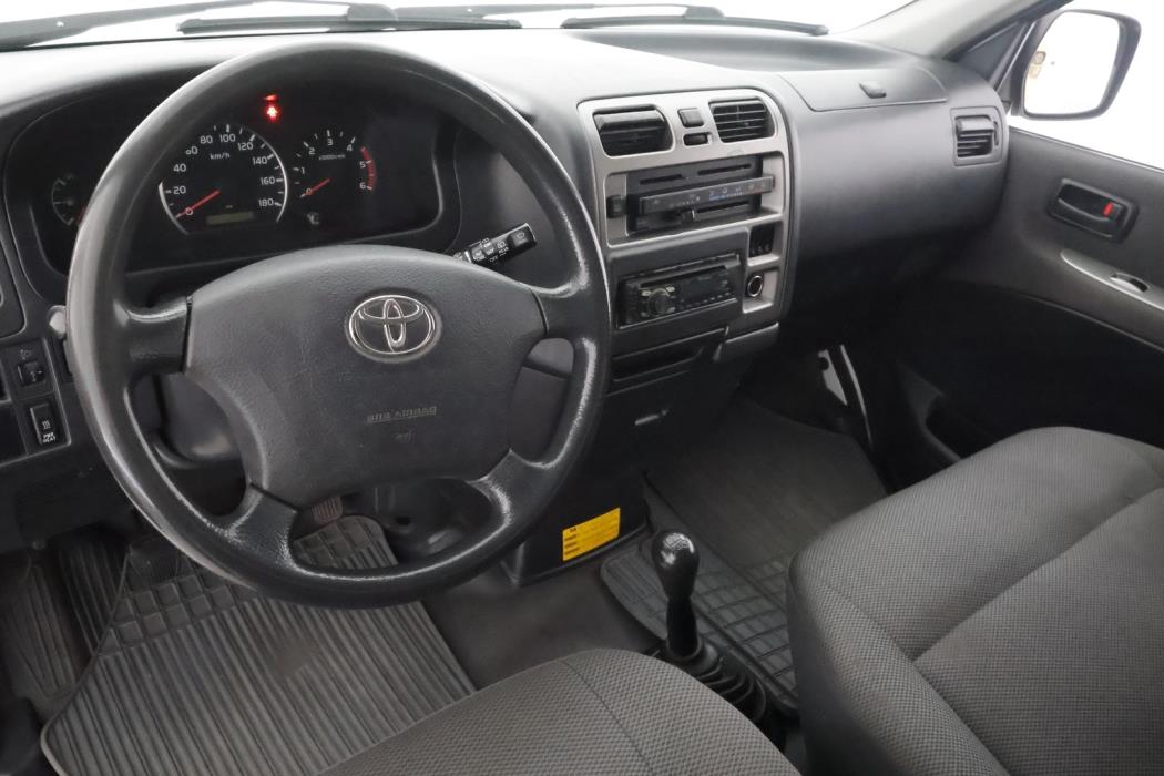 TOYOTA Hiace 2012