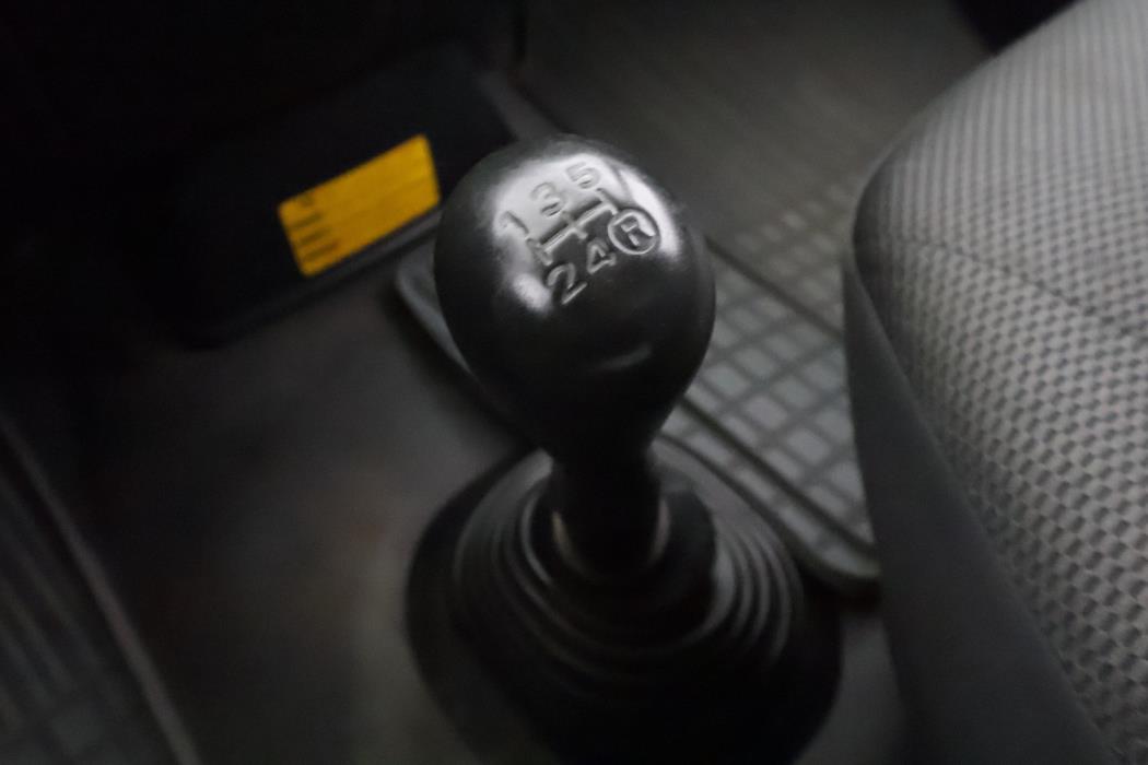 TOYOTA Hiace 2012