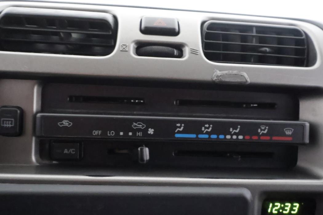 TOYOTA Hiace 2012