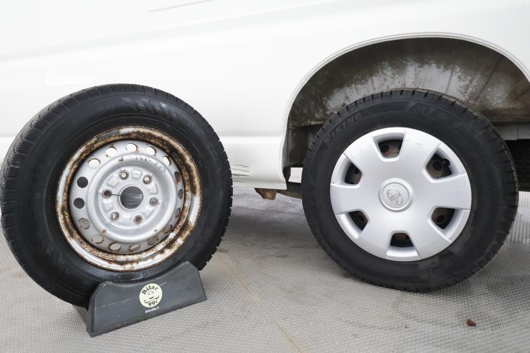 TOYOTA Hiace 2012