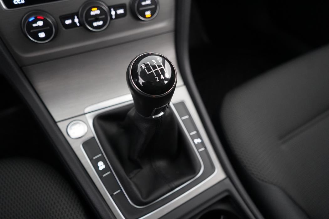VOLKSWAGEN Golf 2014