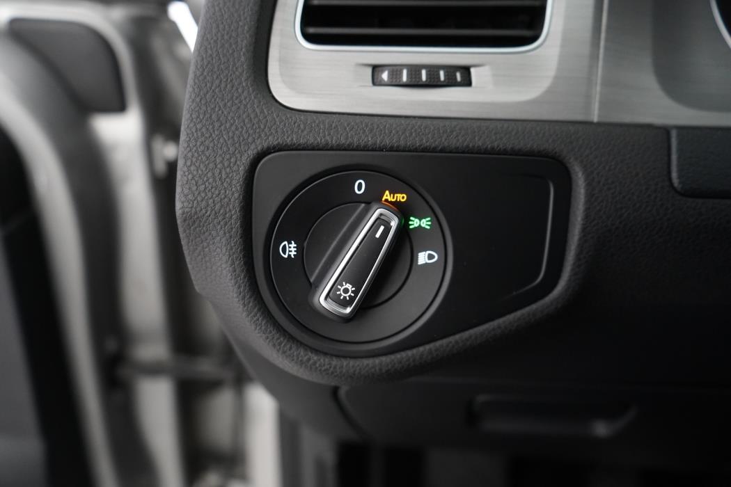VOLKSWAGEN Golf 2014