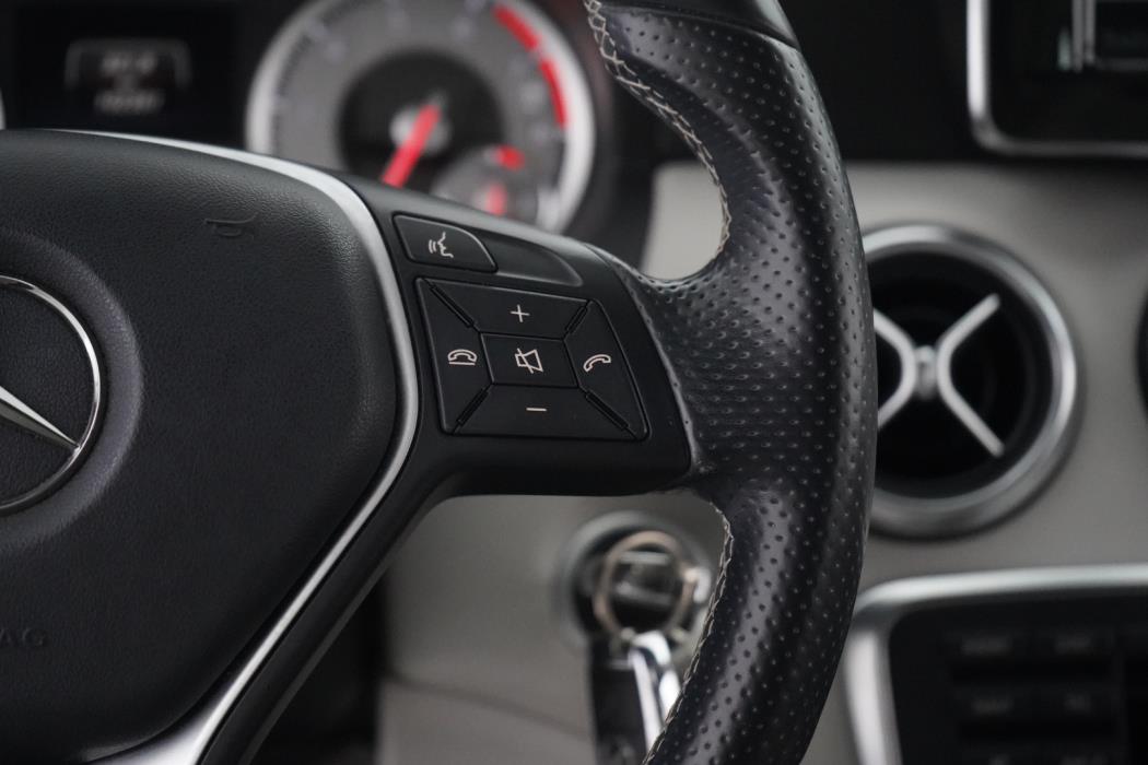 MERCEDES-BENZ A 2014