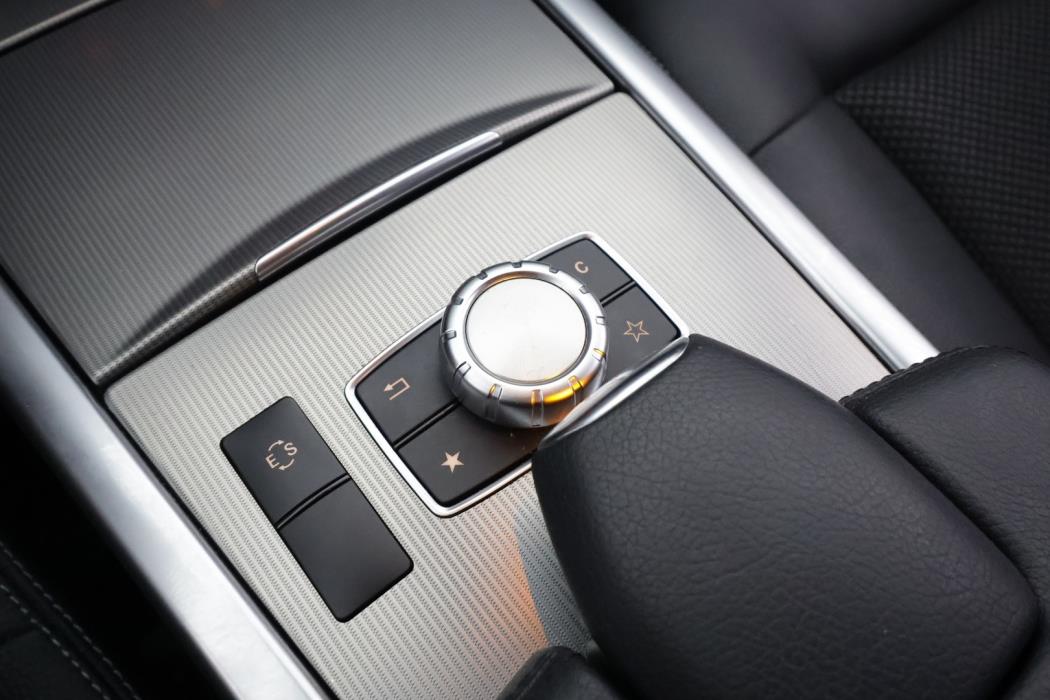 MERCEDES-BENZ E 2015