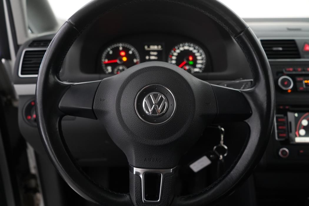 VOLKSWAGEN Touran 2012