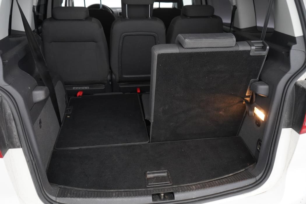 VOLKSWAGEN Touran 2012