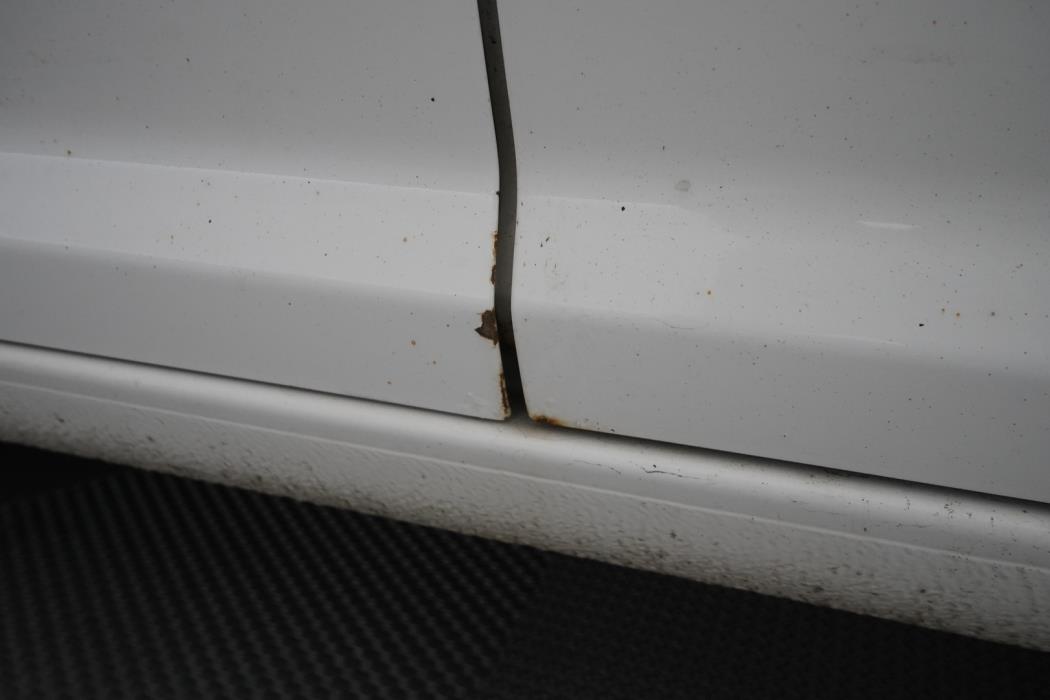 VOLKSWAGEN Touran 2012