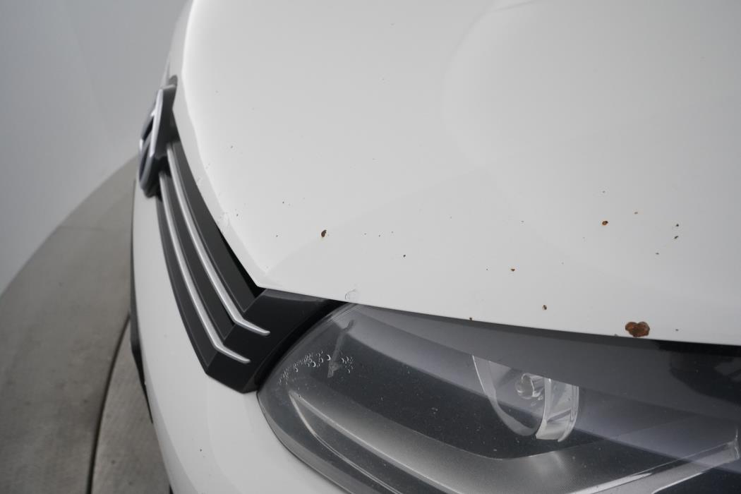 VOLKSWAGEN Touran 2012