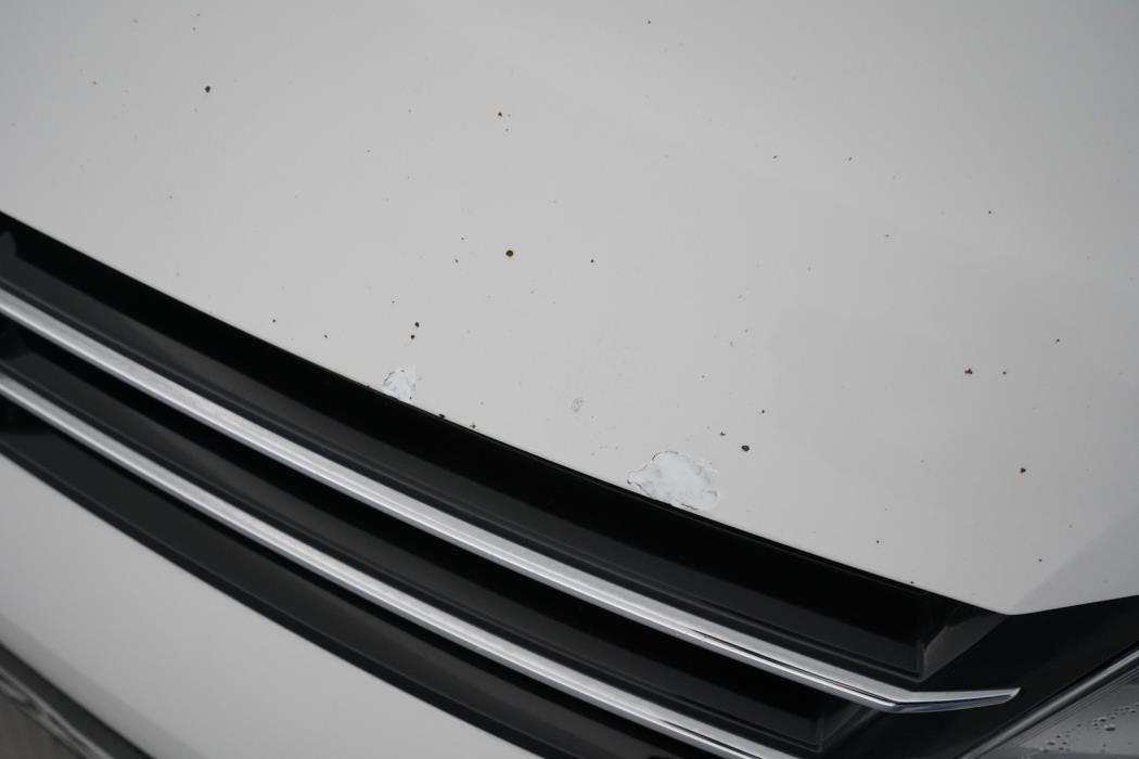 VOLKSWAGEN Touran 2012