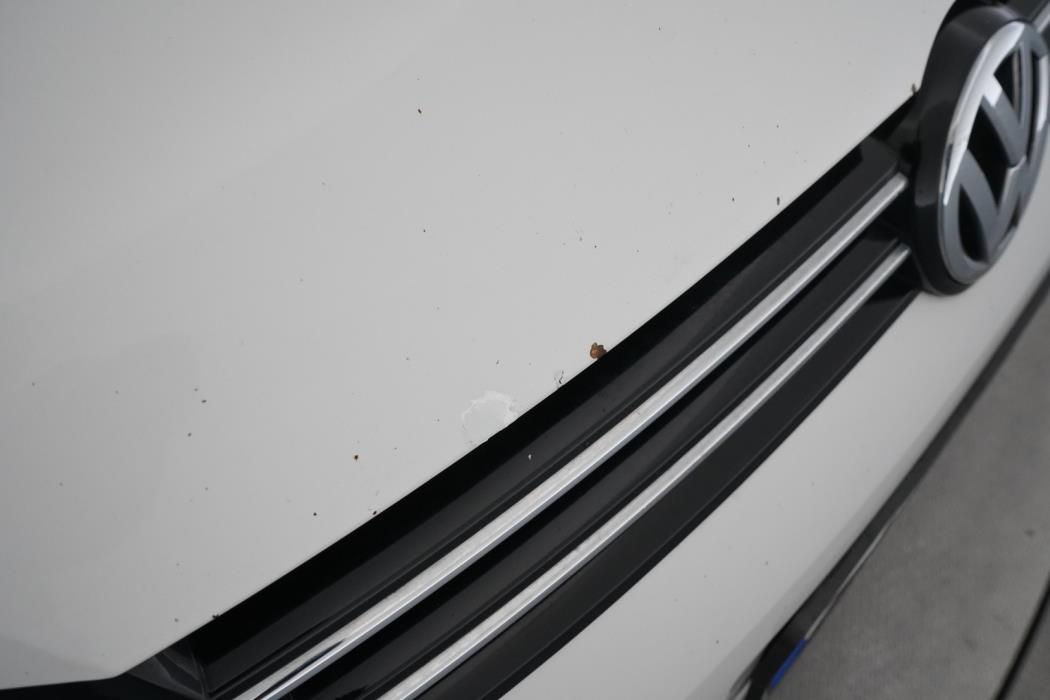 VOLKSWAGEN Touran 2012