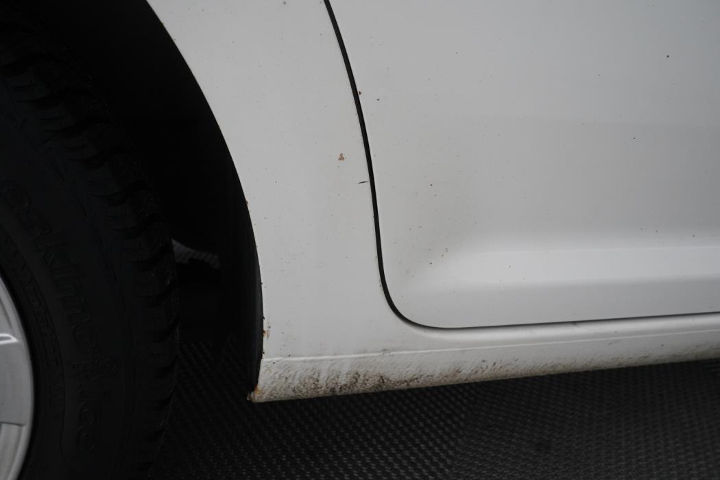 VOLKSWAGEN Touran 2012