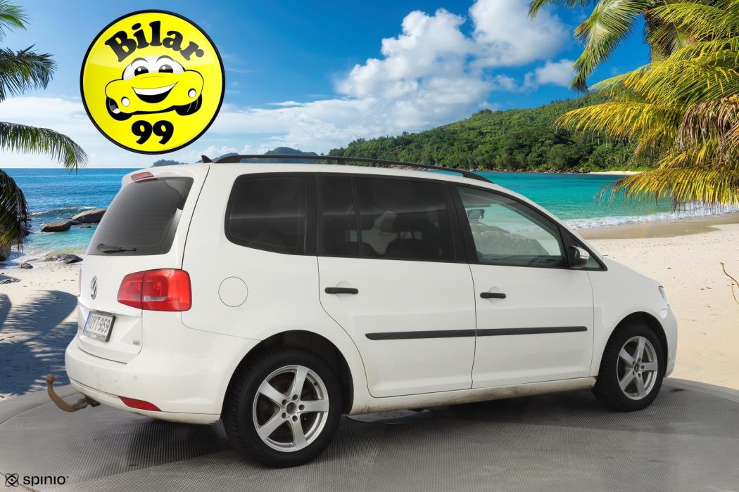 VOLKSWAGEN Touran 2012