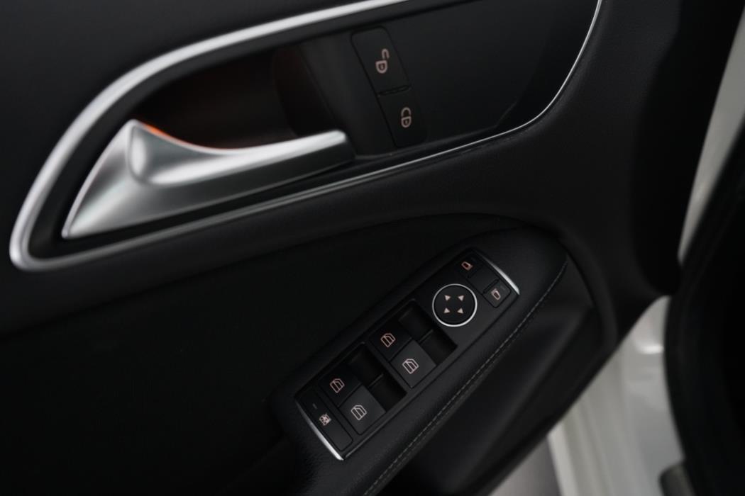 MERCEDES-BENZ B 2015