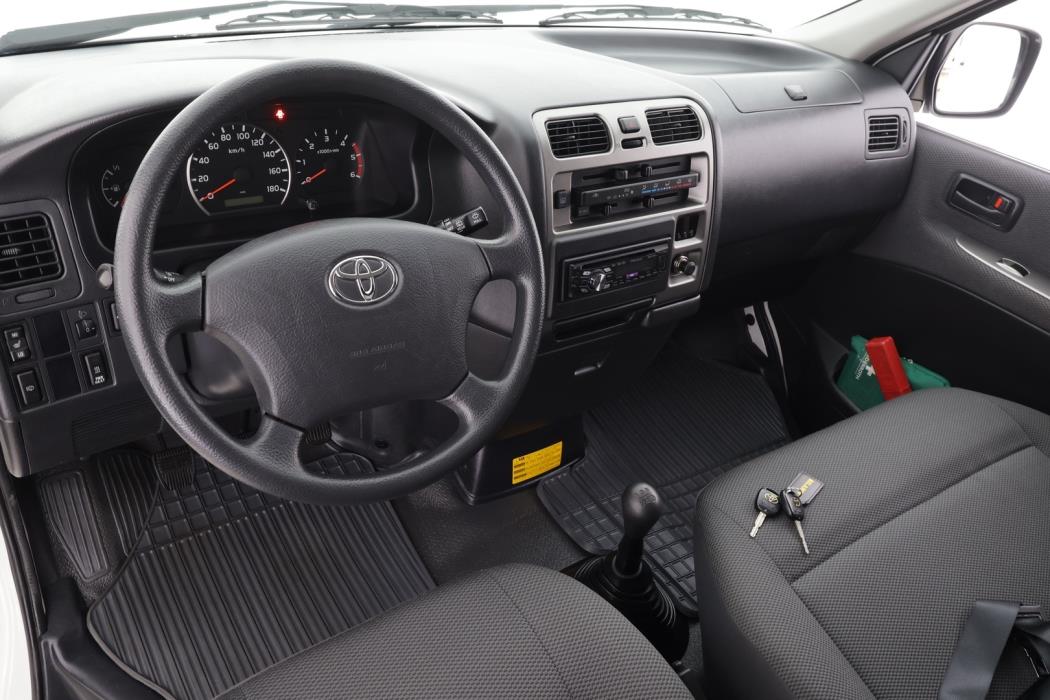 TOYOTA Hiace 2011
