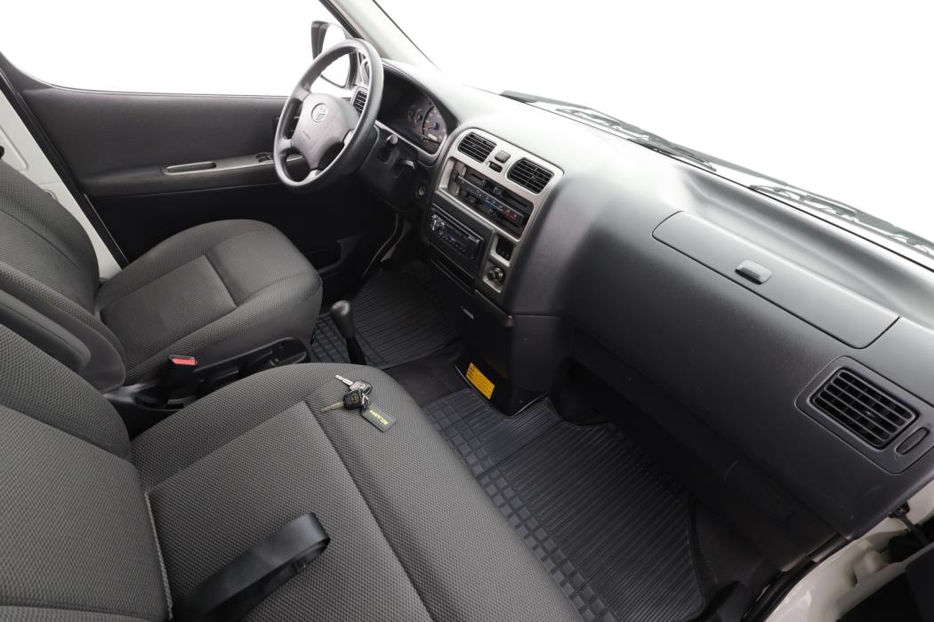 TOYOTA Hiace 2011