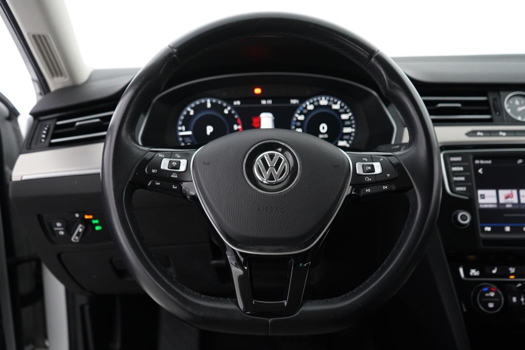 VOLKSWAGEN Passat 2017