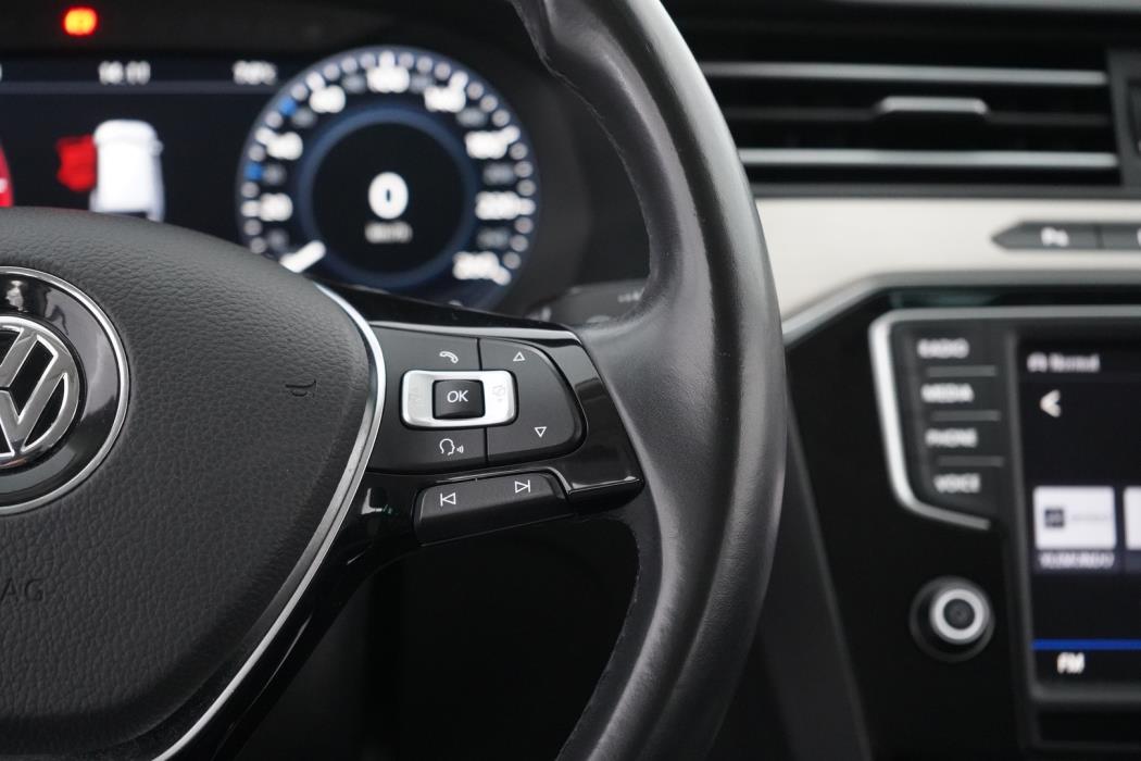 VOLKSWAGEN Passat 2017