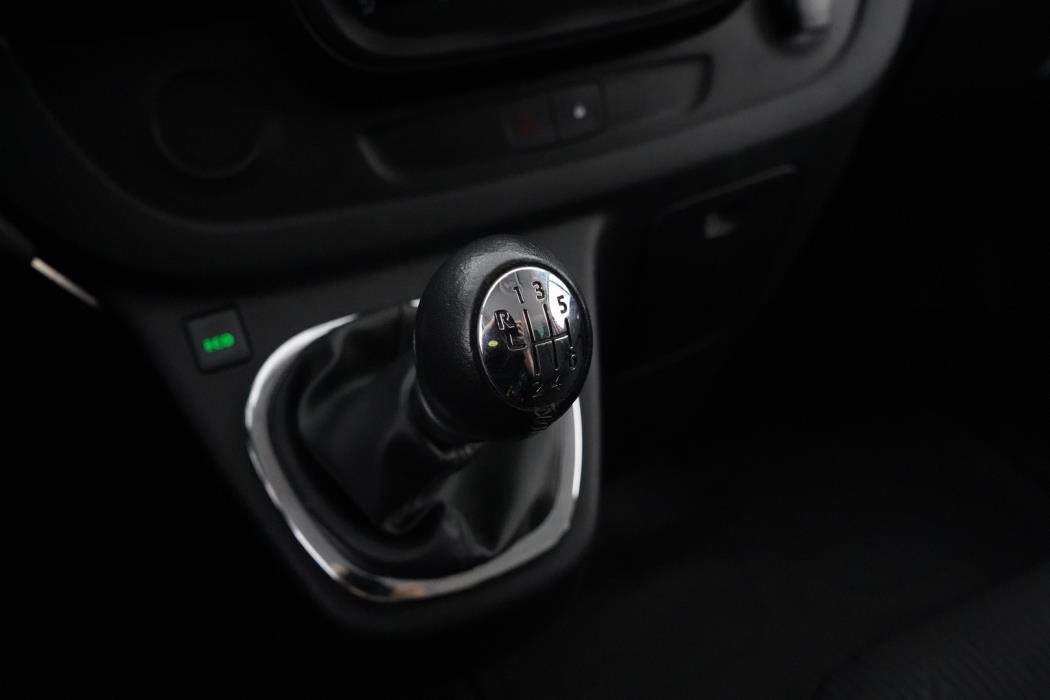 NISSAN NV300 2018