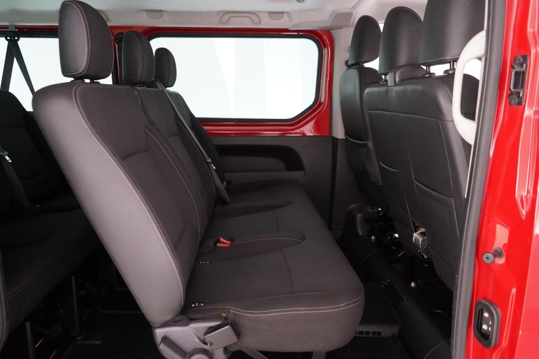 NISSAN NV300 2018