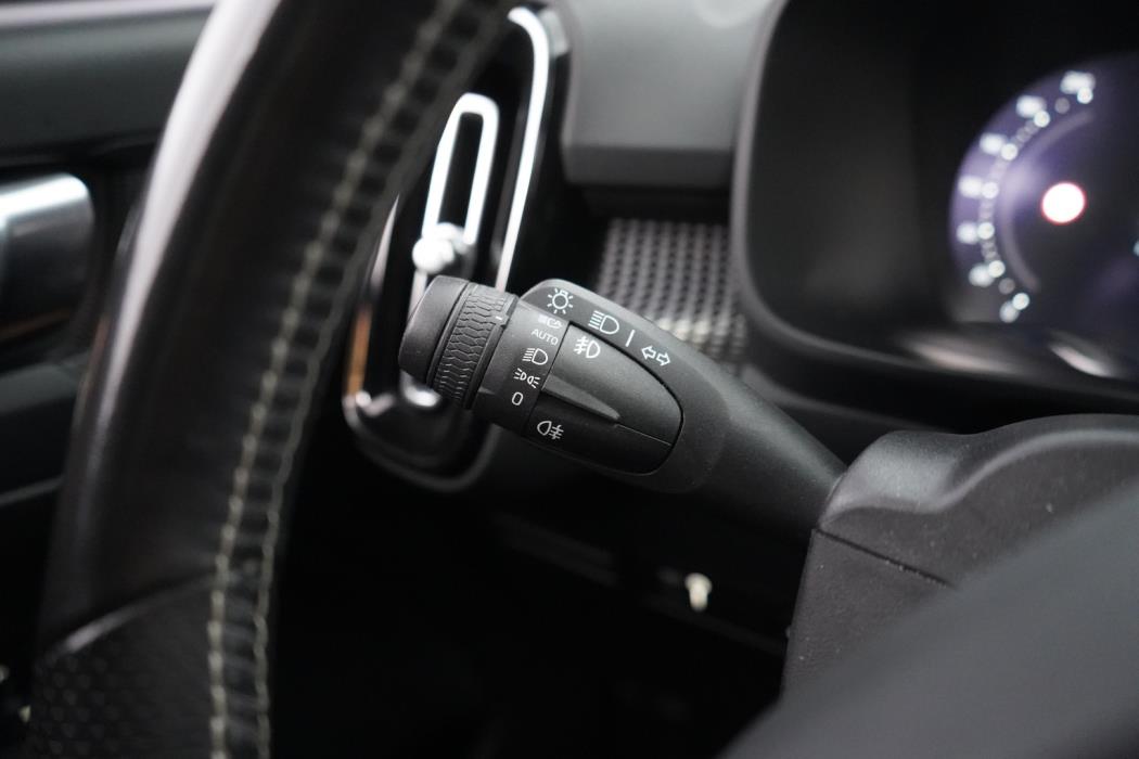 VOLVO XC40 2021