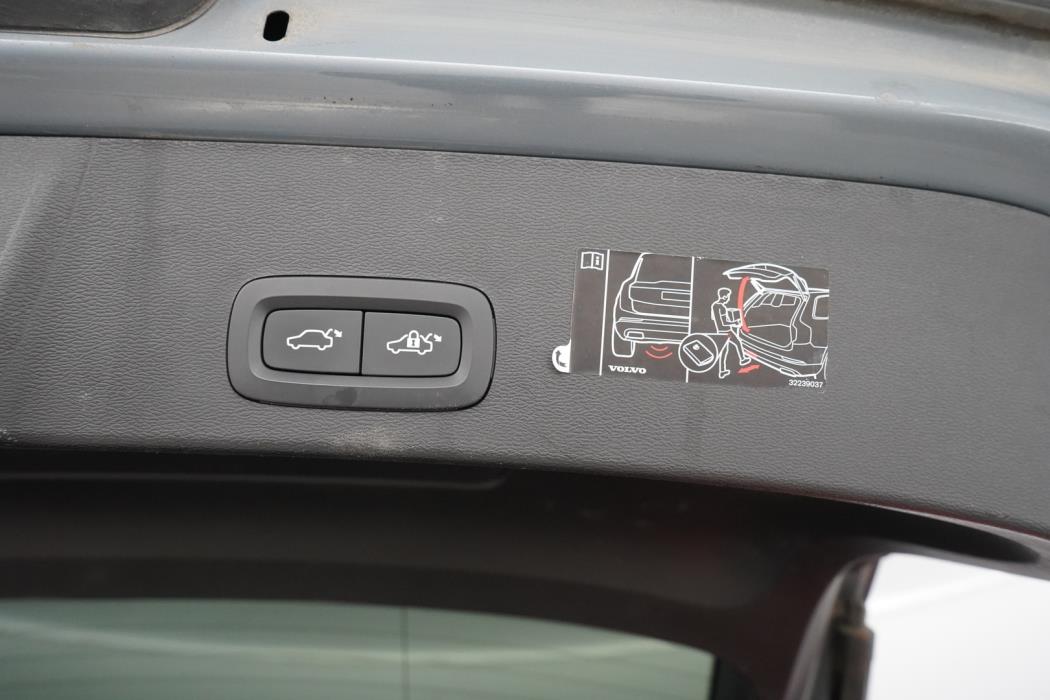 VOLVO XC40 2021