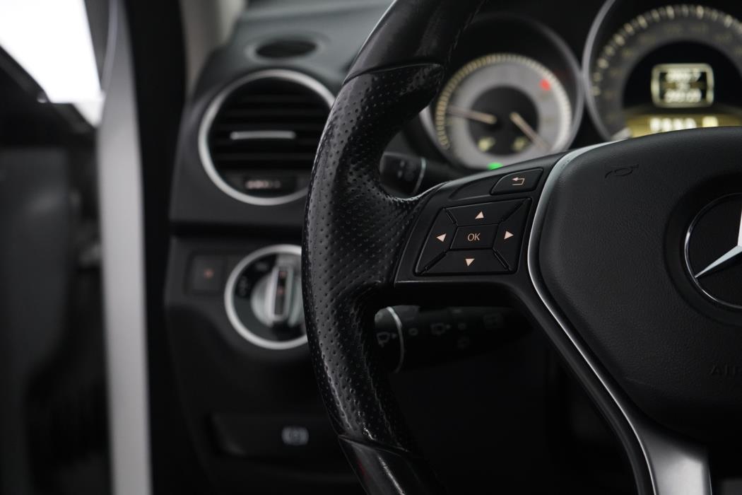 MERCEDES-BENZ C 2012