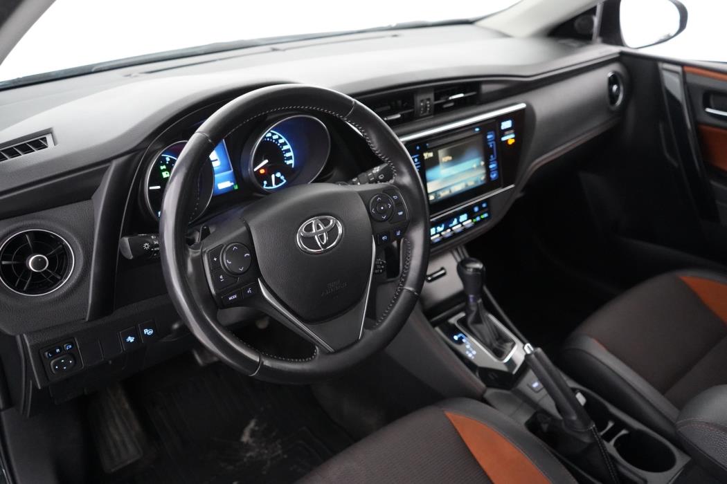 TOYOTA Auris 2015