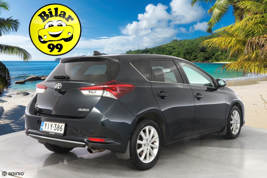 TOYOTA Auris 2015