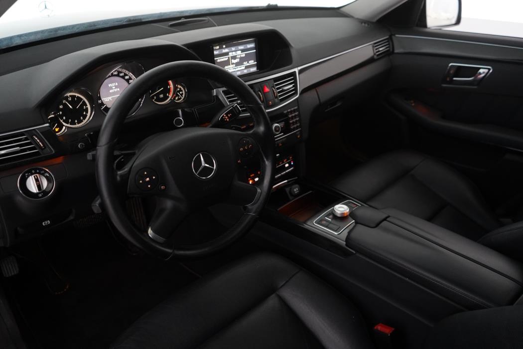 MERCEDES-BENZ E 2009