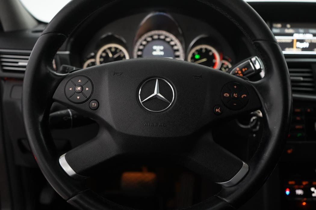 MERCEDES-BENZ E 2009